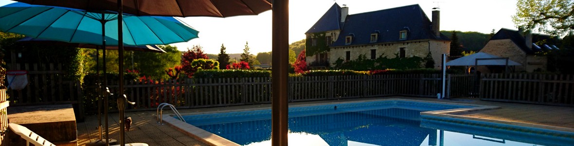 Le Manoir du Chambon en #Dordogne #Périgord - ouverture de la piscine le 1er mai
